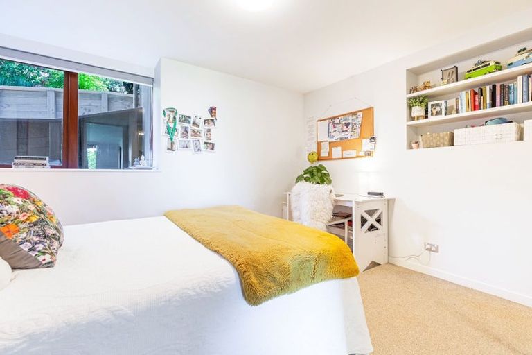 Photo of property in 2 Okewa Road, Titirangi, Auckland, 0604