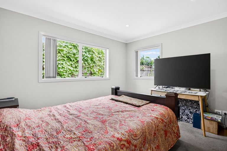 Photo of property in 37 Riverglade Parkway, Te Atatu South, Auckland, 0610