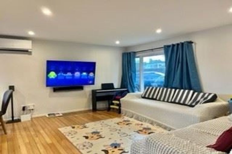 Photo of property in 10 Devon Street, Te Atatu South, Auckland, 0610