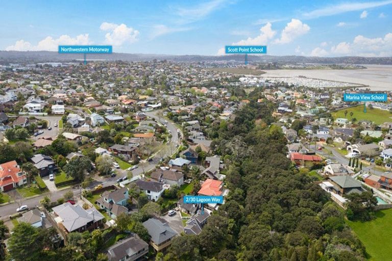 Photo of property in 2/30 Lagoon Way, West Harbour, Auckland, 0618