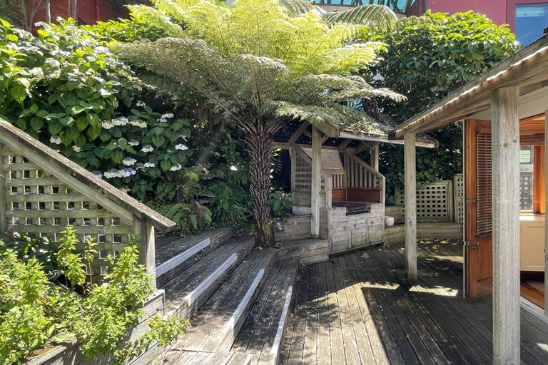 Photo of property in 16 Talavera Terrace, Kelburn, Wellington, 6012