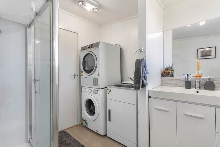 Photo of property in 1/9 Poinsettia Place, Henderson, Auckland, 0610