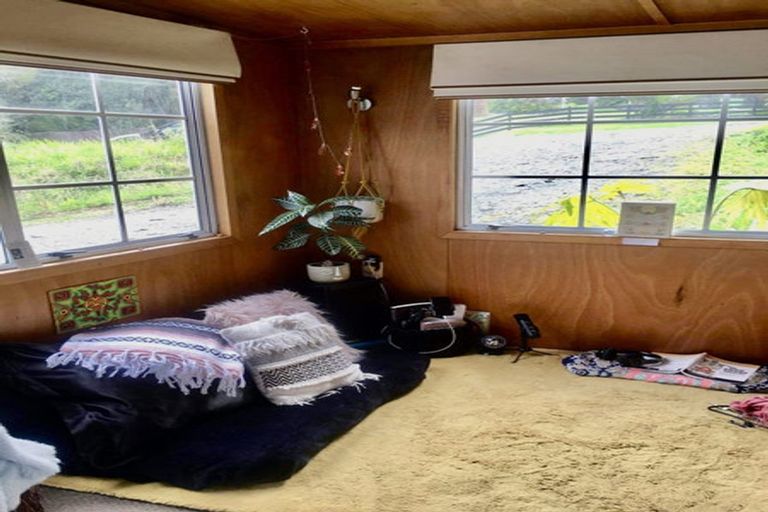 Photo of property in 23 Rimu Road, Oratia, Auckland, 0604