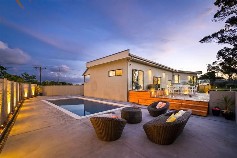 Photo of property in 107 Oaia Road, Muriwai, Waimauku, 0881