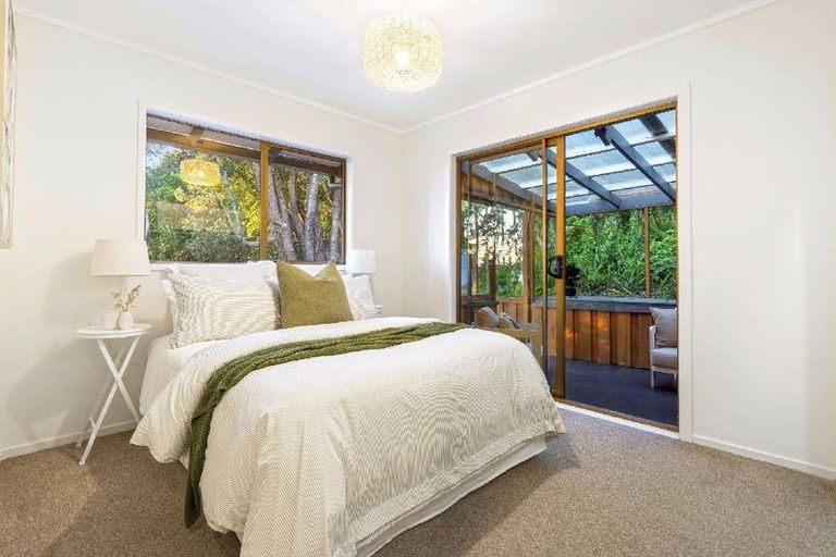 Photo of property in 32 Rosecamp Road, Beach Haven, Auckland, 0626