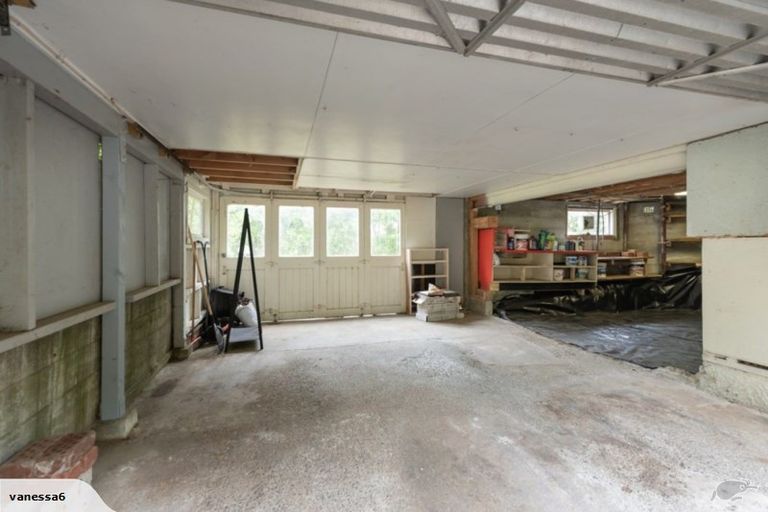 Photo of property in 26 Bellringer Crescent, Newlands, Wellington, 6037