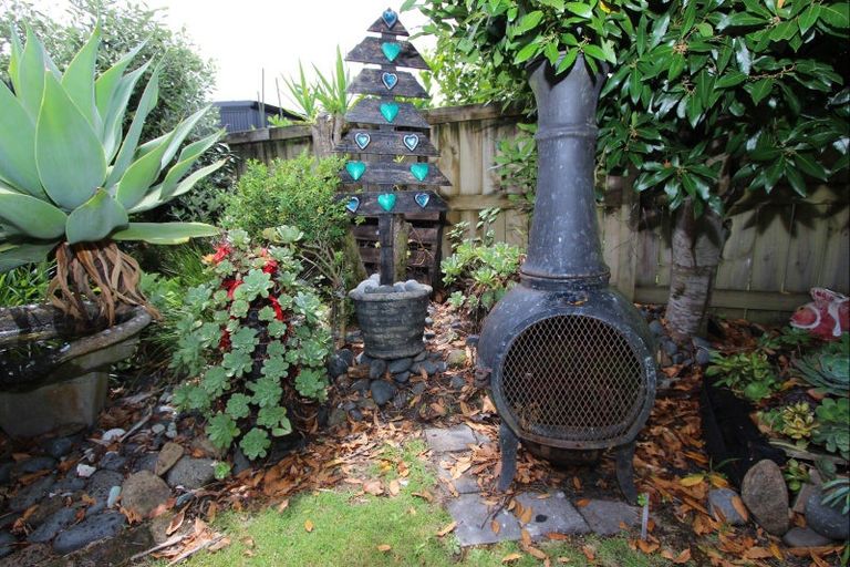 Photo of property in 104 Hetherington Road, Whangamata, 3620