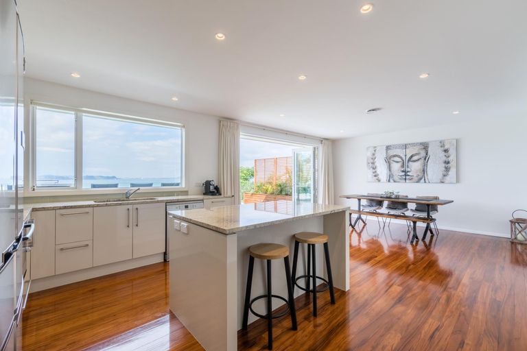 Photo of property in 32 Arama Avenue, Titirangi, Auckland, 0604