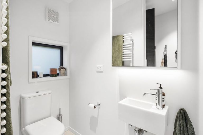 Photo of property in 37 Avon Street, Island Bay, Wellington, 6023