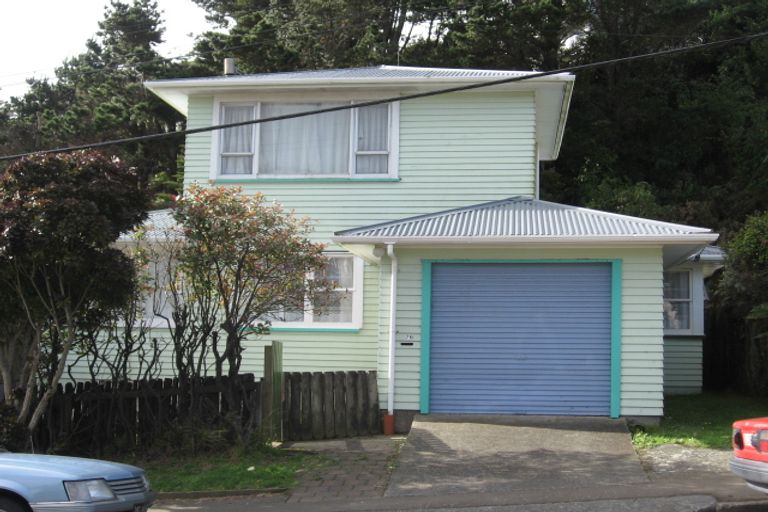 Photo of property in 76 Kenmore Street, Newlands, Wellington, 6037