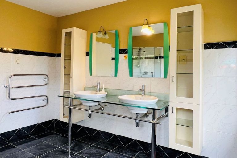 Photo of property in 701a Beach Road, Rothesay Bay, Auckland, 0630