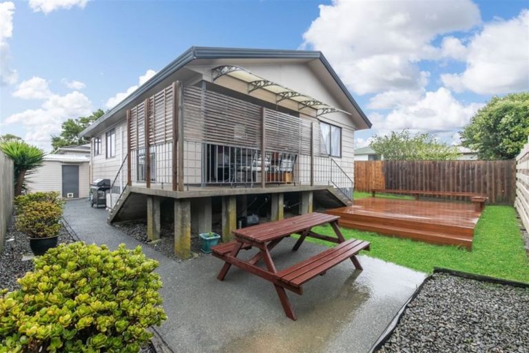 Photo of property in 2/9 Dalmatia Place, Henderson, Auckland, 0612