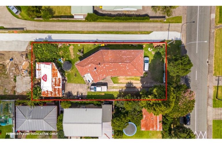 Photo of property in 97 Gloria Avenue, Te Atatu Peninsula, Auckland, 0610