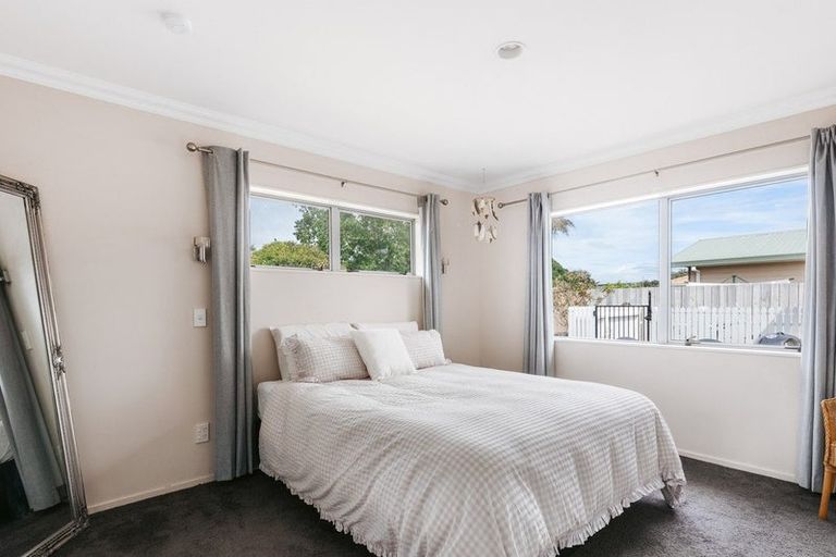 Photo of property in 10 Webb Place, Papamoa Beach, Papamoa, 3118