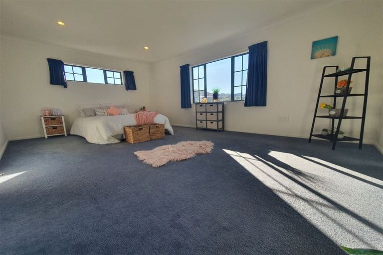 Photo of property in 17 Claverton Grove, Churton Park, Wellington, 6037