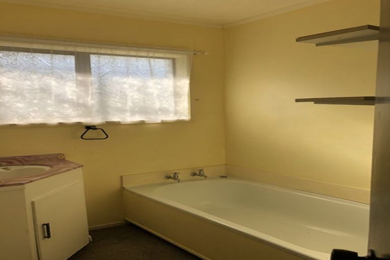 Photo of property in 2/6 Fortunes Road, Half Moon Bay, Auckland, 2012