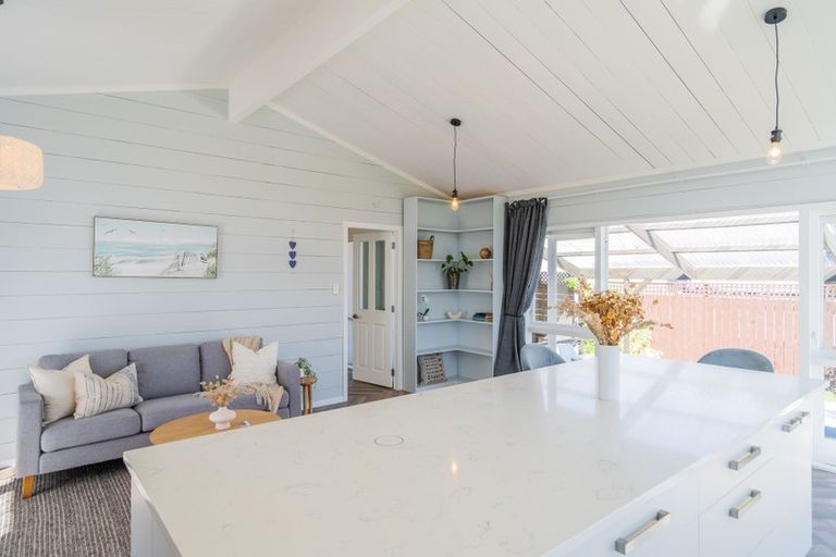 Photo of property in 62 Ngaio Road, Waikanae, 5036