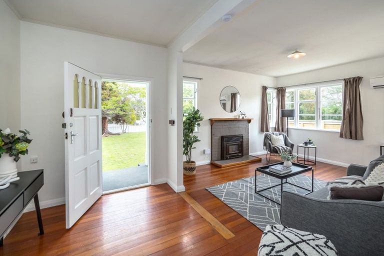 Photo of property in 10 Kent Street, Carterton, 5713