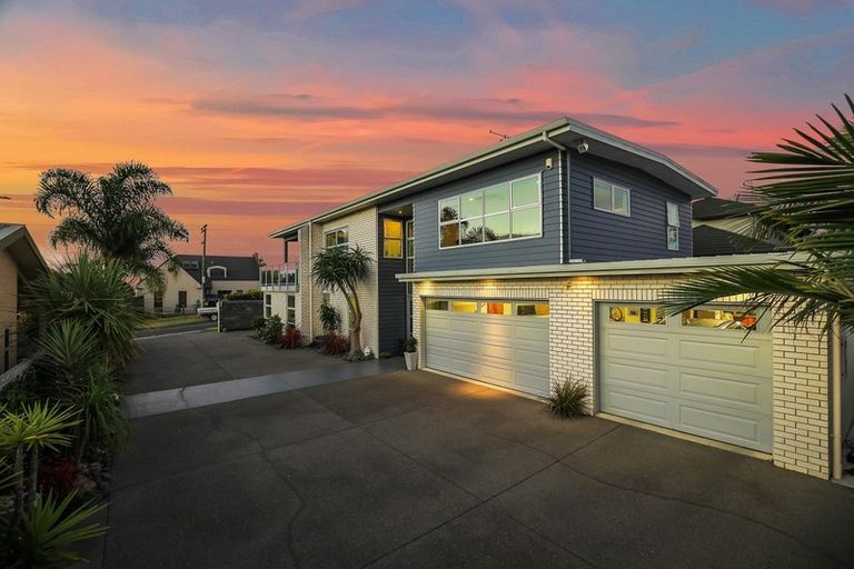 Photo of property in 66 Rototuna Road, Rototuna, Hamilton, 3210