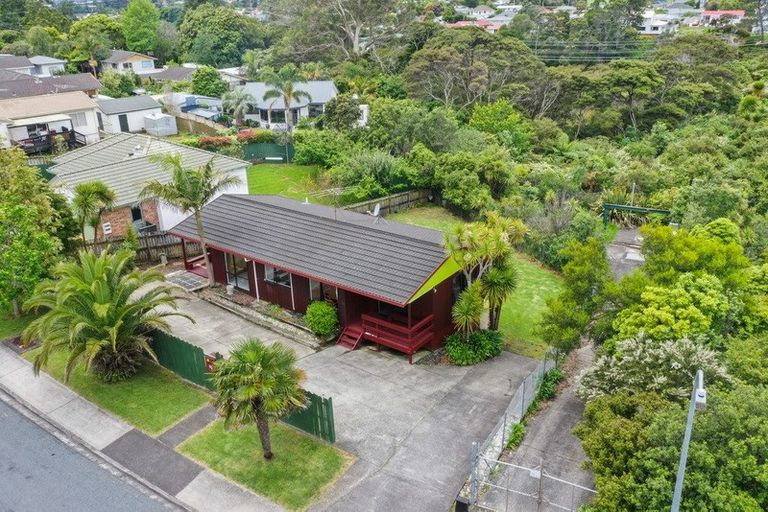 Photo of property in 76 Harmel Road, Glendene, Auckland, 0602