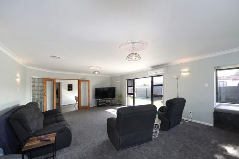 Photo of property in 28 Chester Street, Taradale, Napier, 4112