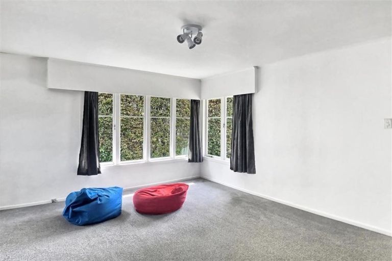 Photo of property in 11 Edwards Avenue, Henderson, Auckland, 0610