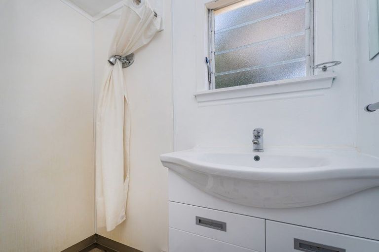 Photo of property in 30 Oyster Drive, Cooks Beach, Whitianga, 3591