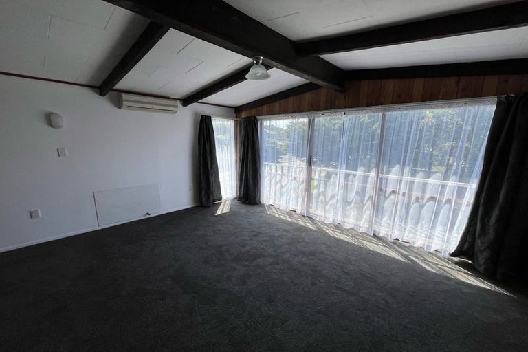 Photo of property in 2 Mervyn Place, Plimmerton, Porirua, 5026