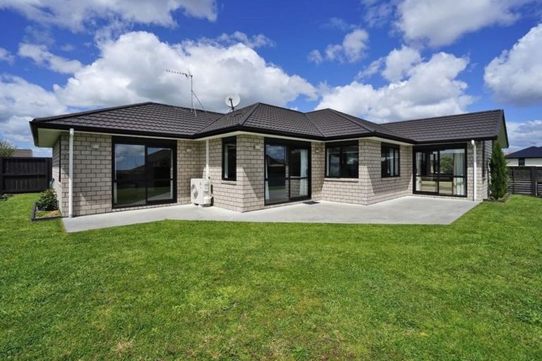 Photo of property in 14 Piwakawaka Court, Rototuna North, Hamilton, 3210