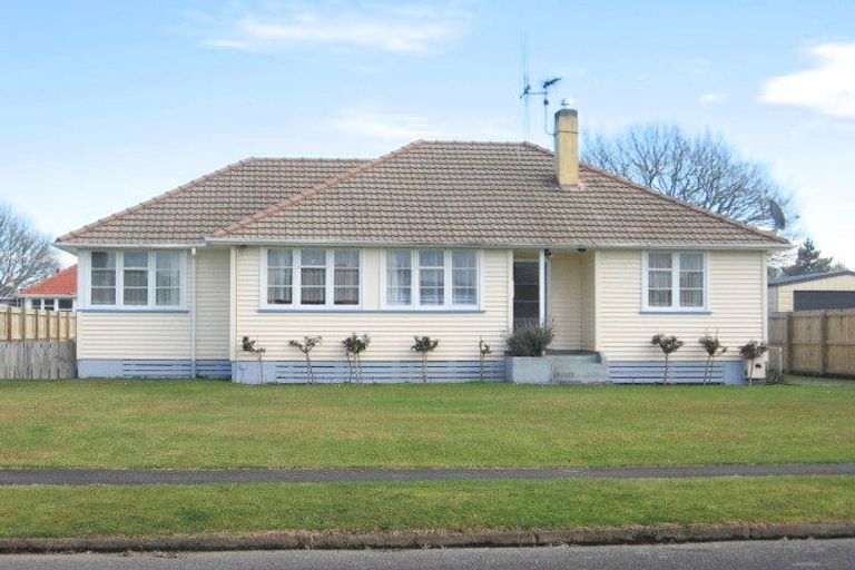 Photo of property in 21 Paul Crescent, Fairfield, Hamilton, 3214