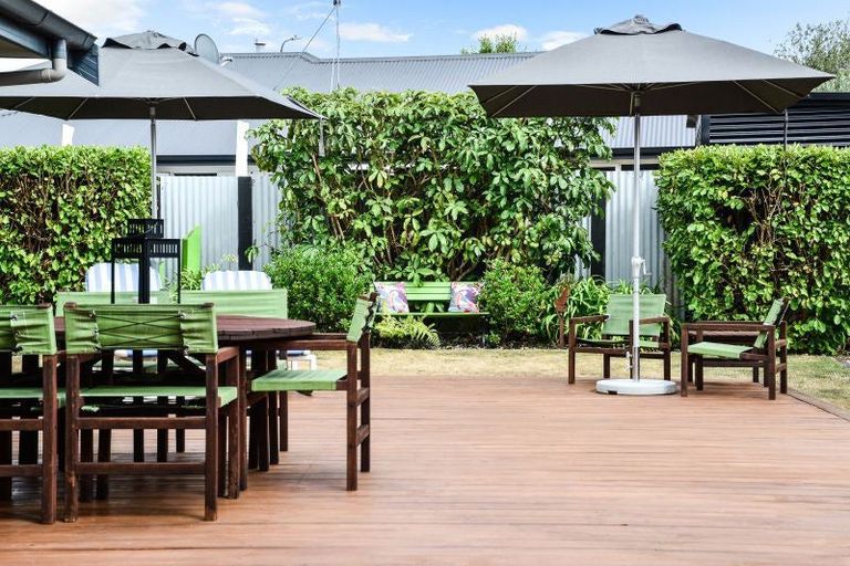 Photo of property in 4 Harrogate Place, Grandview Heights, Hamilton, 3200