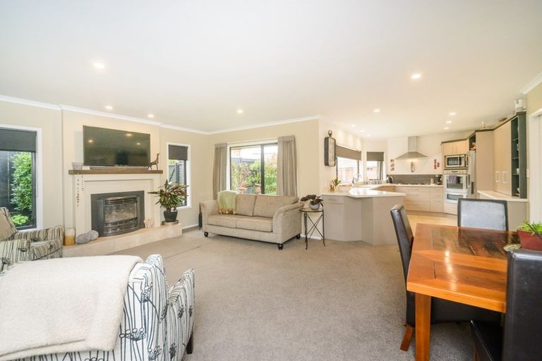 Photo of property in 14 Tennyson Avenue, Kelvin Grove, Palmerston North, 4414