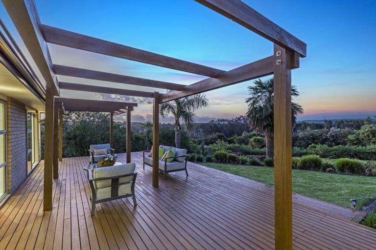 Photo of property in 127 Vaughans Road, Okura, Albany, 0792