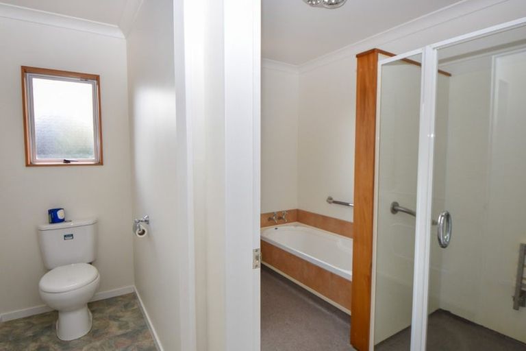 Photo of property in 72 Pembroke Street, Carterton, 5713