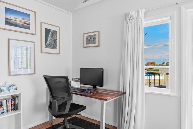 Photo of property in 60 Sarah Street, Waikawa Beach, Levin, 5573