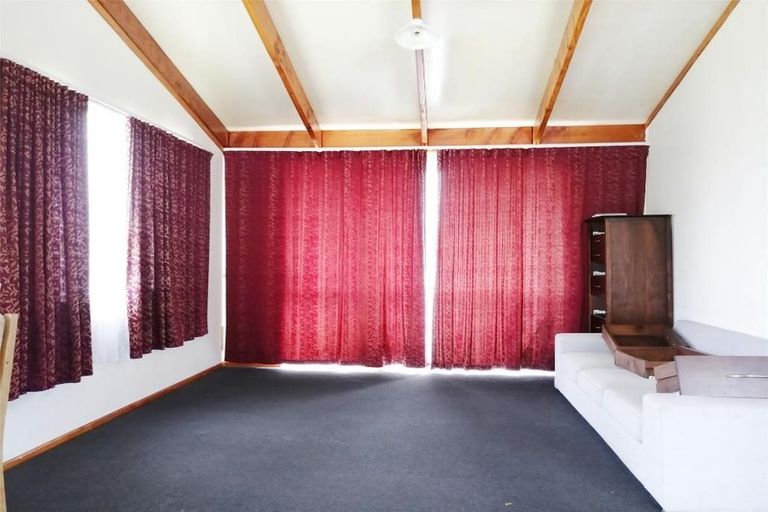 Photo of property in 59 Longburn Road, Henderson, Auckland, 0610