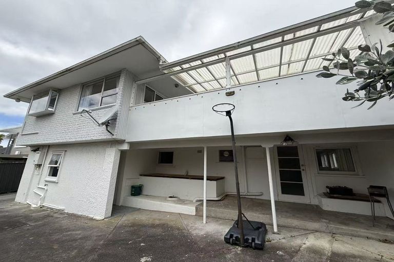 Photo of property in 74 Marlborough Avenue, Glenfield, Auckland, 0629