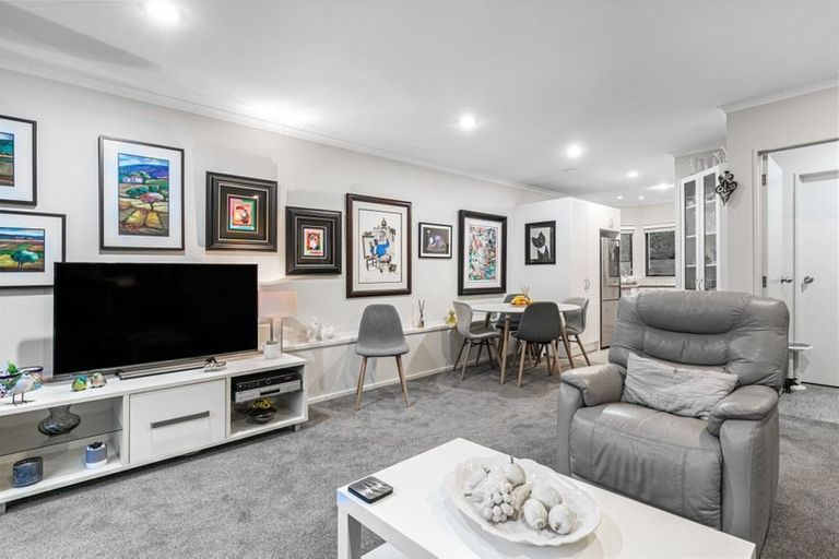 Photo of property in 5/102 Greenhithe Road, Greenhithe, Auckland, 0632