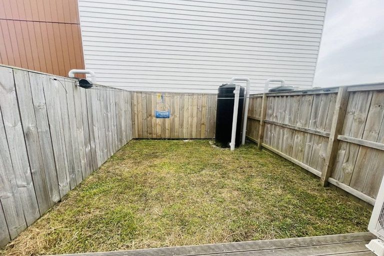 Photo of property in 10/1 Sylvan Crescent, Te Atatu South, Auckland, 0610