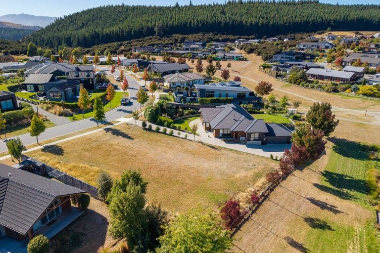 Photo of property in 44 Minaret Ridge, Wanaka, 9305