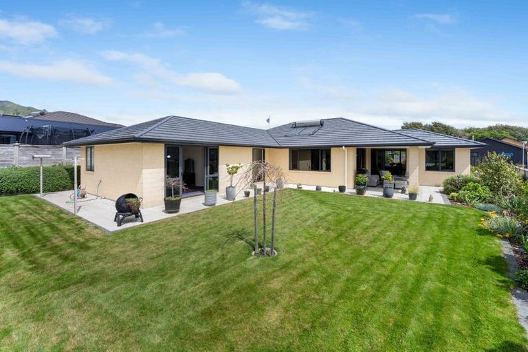 Photo of property in 12 Morepork Drive, Waikanae, 5036