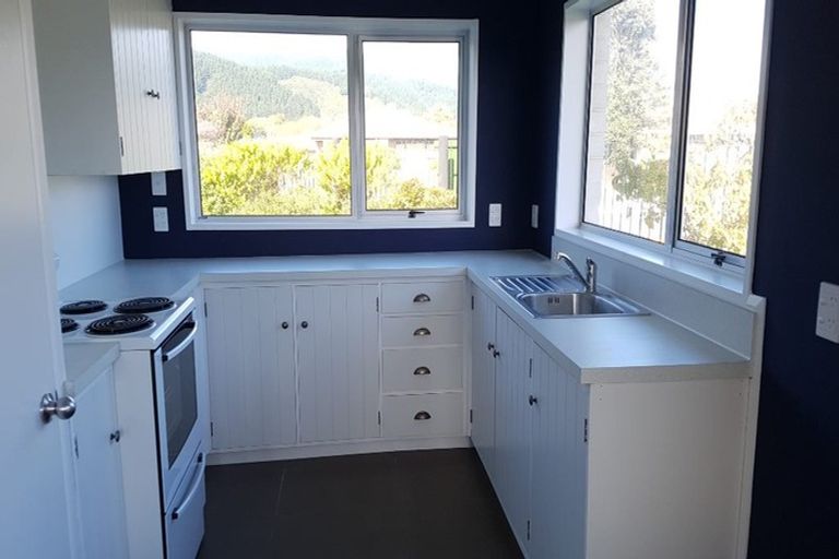 Photo of property in 2 Cypress Grove, Paraparaumu, 5032