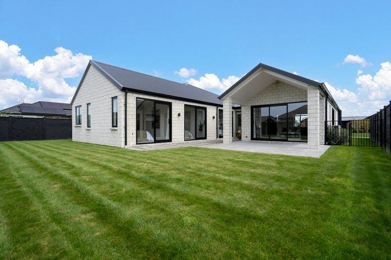 Photo of property in 28 Isobel Hodgson Drive, Cambridge, 3434