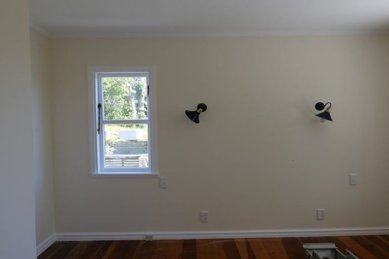 Photo of property in 21 Tiromoana Road, Raumati South, Paraparaumu, 5032