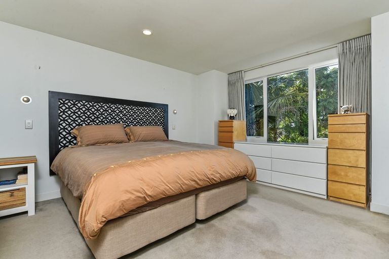 Photo of property in 8b Hauraki Road, Hauraki, Auckland, 0622