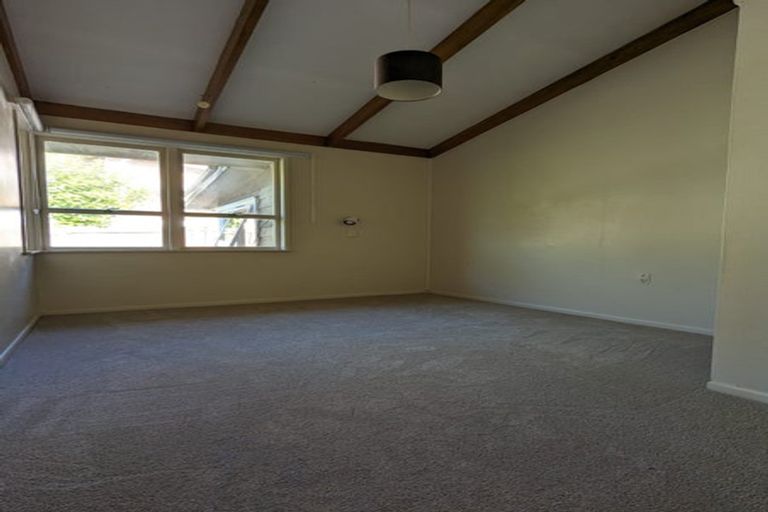 Photo of property in 77 Beechdale Crescent, Pakuranga Heights, Auckland, 2010