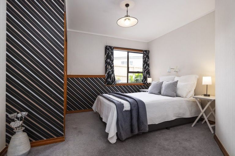 Photo of property in 1/72 Deep Creek Road, Torbay, Auckland, 0630