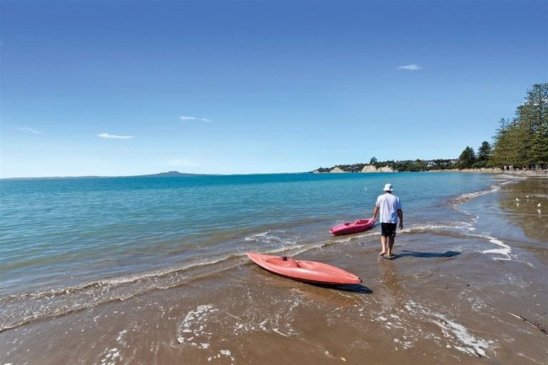 Photo of property in 2/31 Manly Esplanade, Browns Bay, Auckland, 0630