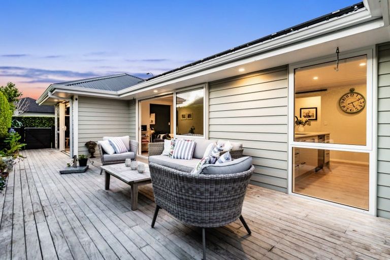 Photo of property in 15 Walnut Road, Riverhead, 0820