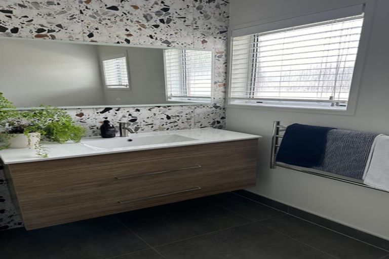 Photo of property in 3/5 Waipa Street, Birkenhead, Auckland, 0626